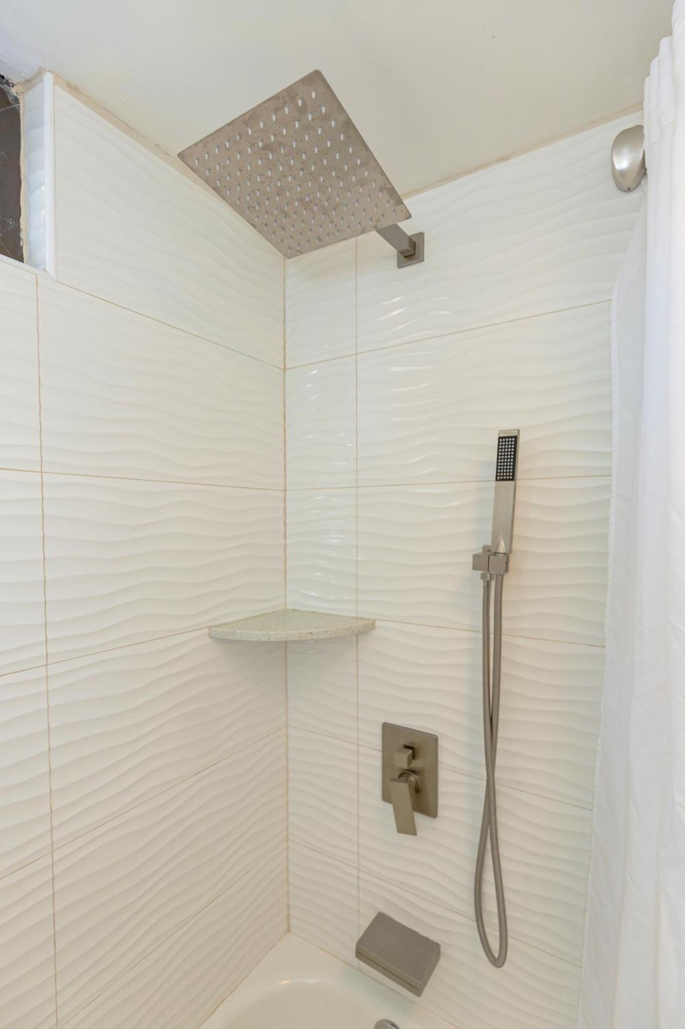 הונולולו Renovated Ocean View Suite, Near Beach, Free Parking מראה חיצוני תמונה